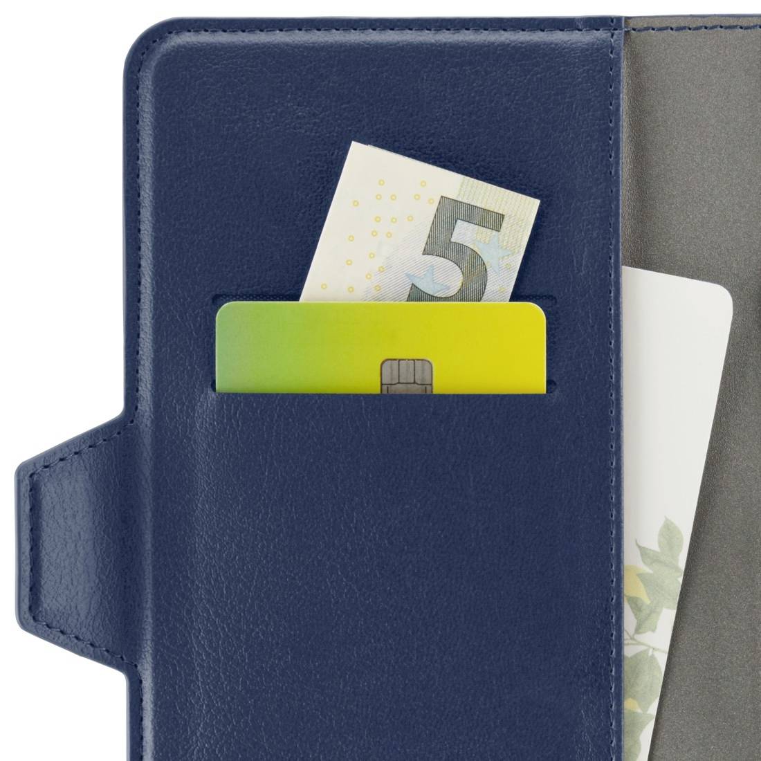 Portefeuille ouvert bleu avec un billet de 5 euros et une carte verte dans un compartiment.