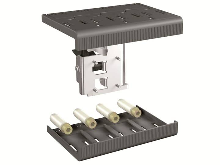 Support métallique avec mécanismes de fixation. Comprenant un compartiment quadruple pour batteries, conçu pour le rangement de cylindres tels que des batteries.