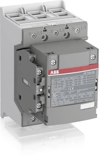 Un contacteur électrique ABB avec un boîtier gris et des spécifications techniques sur une étiquette à l'avant.