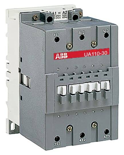 Contacteur de marque ABB, modèle UA110-30. Il est utilisé dans les circuits électriques pour commander et commuter des courants élevés.