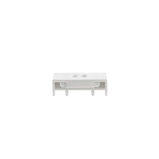 Couvercle rectangulaire blanc en plastique avec des clips de fixation, souvent utilisé comme protection ou capot pour des composants électriques.