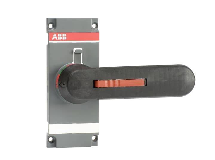Poignée de commutation noire avec un accent rouge sur un interrupteur gris, montée sur une plaque rectangulaire avec le logo 'ABB' en haut à gauche.