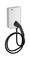Une station de recharge blanche fixée au mur avec un câble noir pour véhicules électriques. Le logo du fabricant est visible.