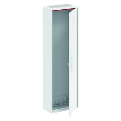 Armoire métallique blanche et étroite avec la porte ouverte. L'intérieur est vide.