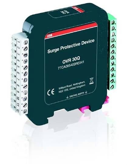 Appareil de protection contre les surtensions 'Surge Protective Device OVR 30Q' avec bornes, informations du fabricant et numéro de modèle sur la face avant.
