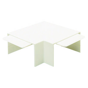 Une table blanche, carrée, au design minimaliste et quatre pieds courts. Idéale pour les intérieurs modernes.