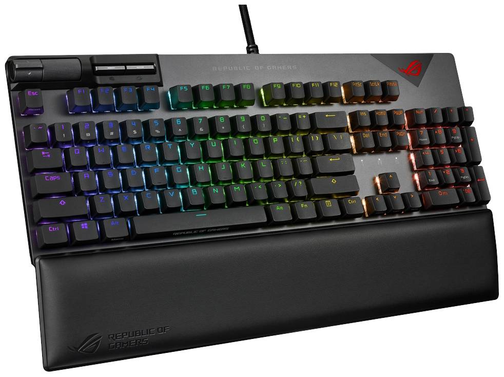 Un clavier de gaming avec rétroéclairage RVB, boîtier noir et repose-poignets. Différentes touches s'illuminent dans des couleurs arc-en-ciel.