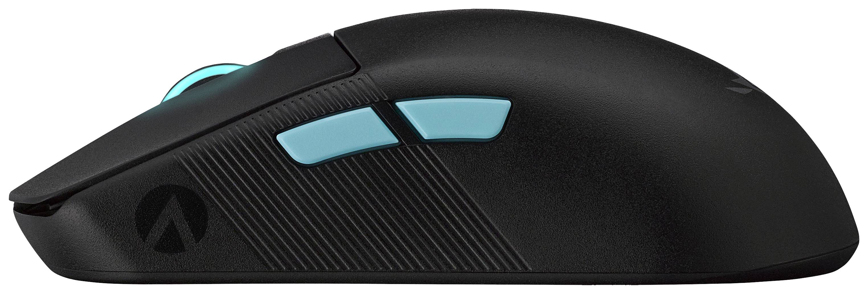 Une souris de jeu noire ergonomique avec deux boutons latéraux bleus et une molette éclairée, vue de profil.