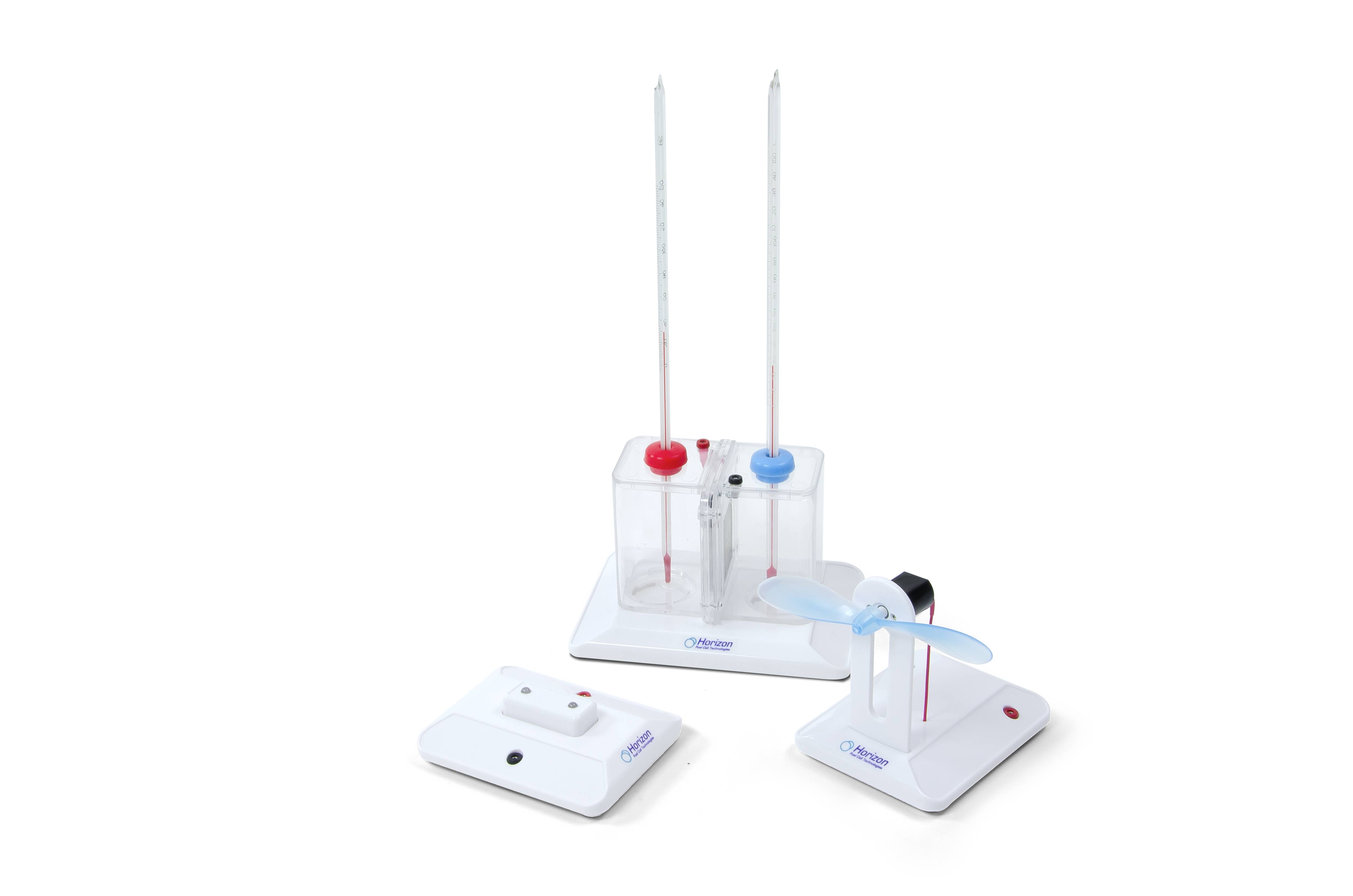 Ensemble d'équipement de laboratoire comprenant deux thermomètres, un récipient en plastique et un support blanc avec interrupteur et affichage LED.