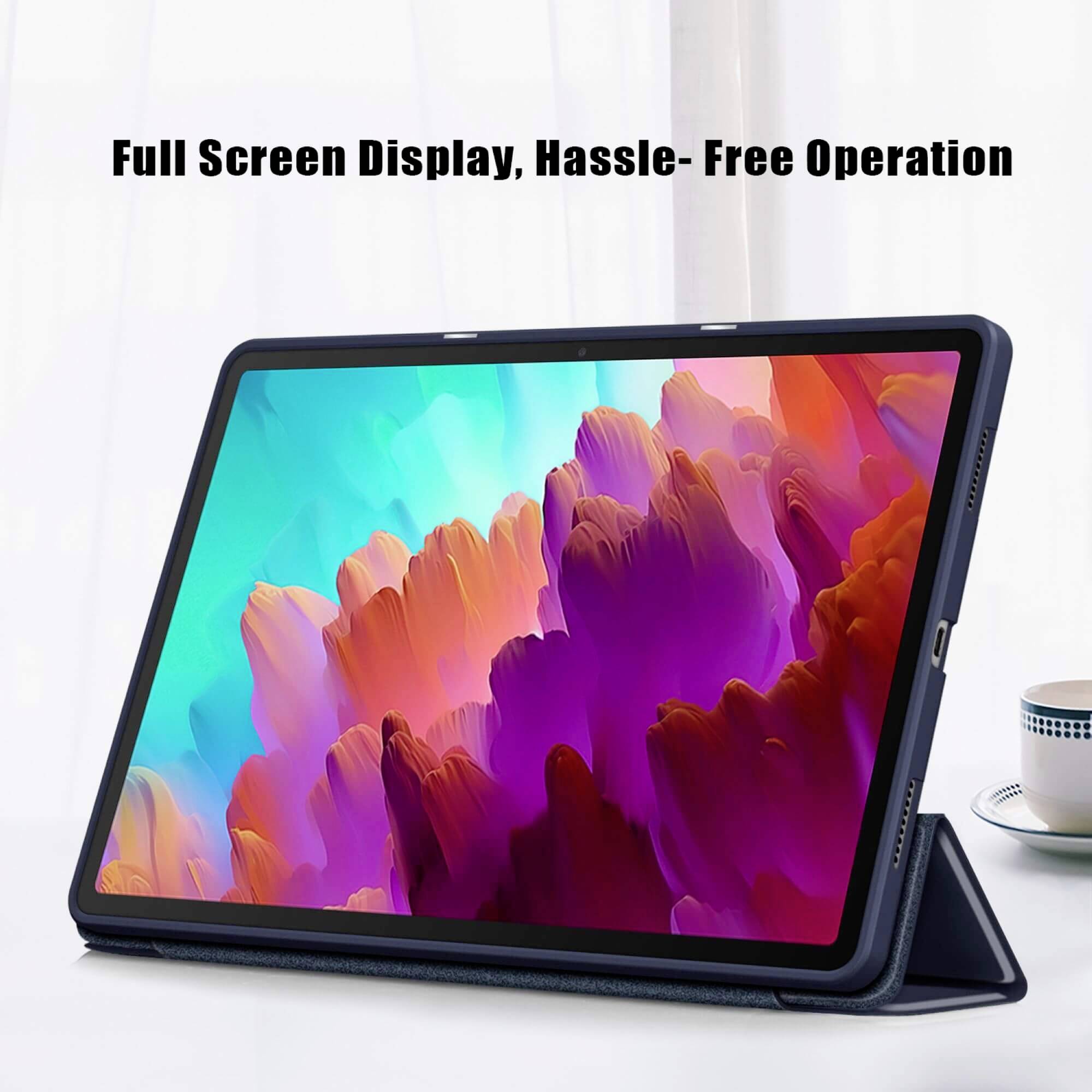 Une tablette à l'écran lumineux affiche des formes abstraites colorées. Au-dessus est inscrit : « Écran Full Screen, Utilisation sans Contrainte ».