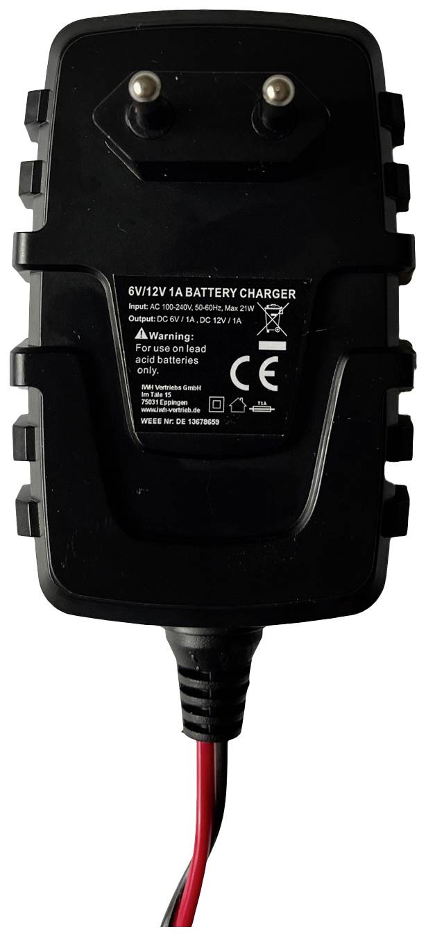 Chargeur de batterie noir et rouge avec spécifications sur une plaquette : 6V/12V 1A, marquage CE, indication 'Pour usage intérieur'.