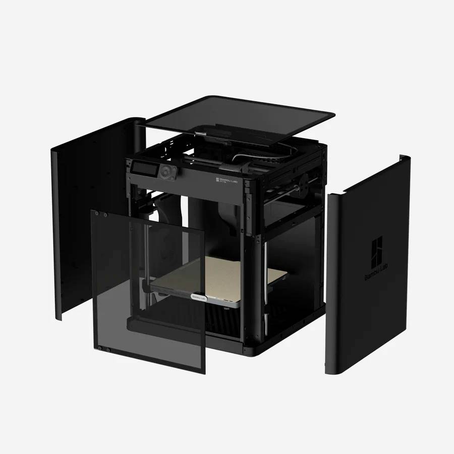 Imprimante 3D avec parois du boîtier ouvertes et plateau d'impression visible.