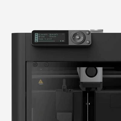 Un imprimante 3D moderne avec un écran numérique affiche le statut « Prêt à imprimer ».