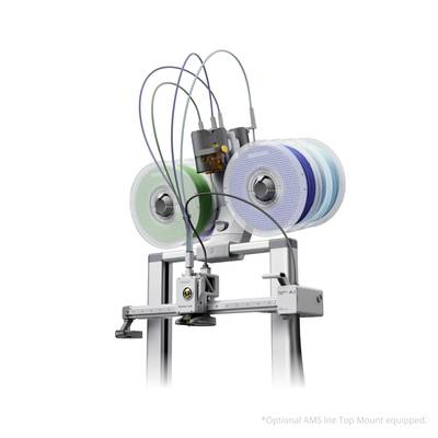 Machine avec trois grands rouleaux colorés et des câbles sur un châssis métallique ; utilisée pour le traitement de matériaux.