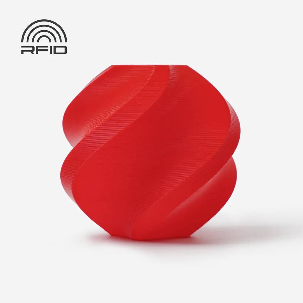 Sculpture 3D rouge en spirale sur fond blanc avec le symbole 'RFID' en haut à gauche.