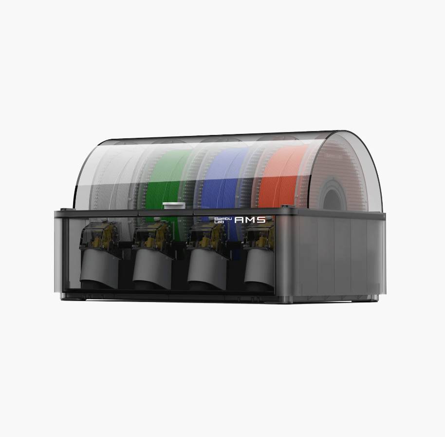 Un système de boîte à filaments avec un couvercle transparent, contenant cinq bobines de différentes couleurs.