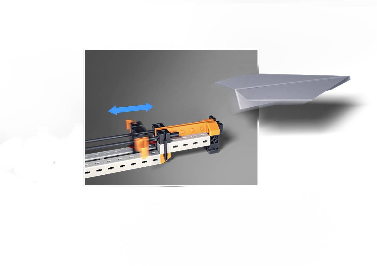 Un support de dispositif orange avec un indicateur de direction à double flèche bleue montre le sens du réglage. À droite de l'image, un avion en papier.