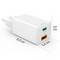 Un chargeur USB blanc à deux ports : un port USB-C vert (45W) et un port USB orange (18W), dimensions 5,5 cm x 3,4 cm x 2,9 cm.