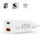 Un chargeur GaN blanc de 45W avec deux ports (USB-C 45W, USB-A 18W) pour une charge rapide ; en haut, des images de dispositifs compatibles.