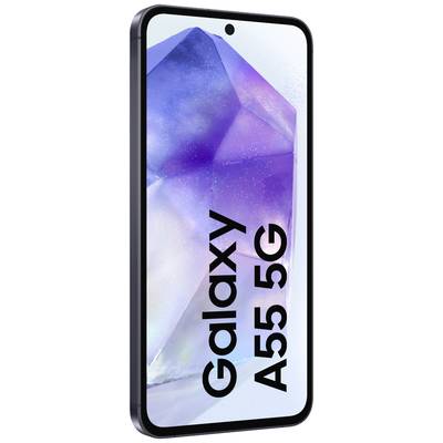 Smartphone avec un grand écran affichant le texte 'Galaxy A55 5G'. Fond dans des tons de violet et de bleu.