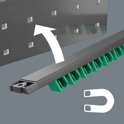 Un support magnétique est fixé sur un module vert d'un panneau perforé, représenté par une flèche incurvée.