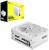 Sur l'image est représenté un bloc d'alimentation Corsair RM1000x entièrement modulaire, blanc, avec des connecteurs latéraux, à côté de son emballage.