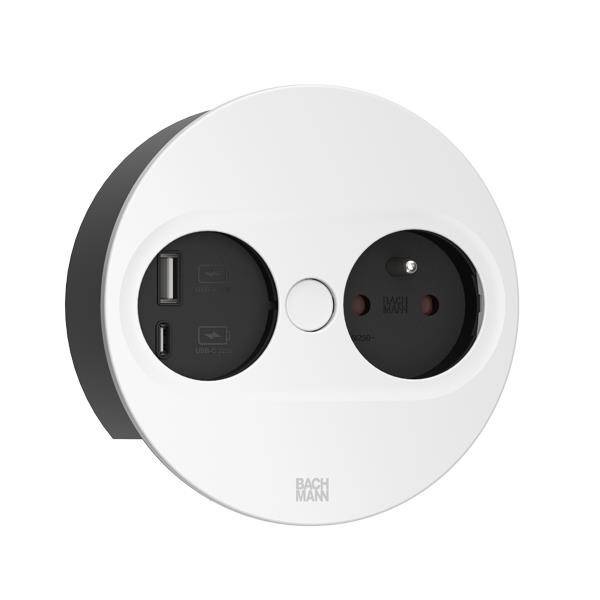 Multiprise blanche et ronde avec ports USB et prise européenne, marquée 'Bachmann', adaptée aux stations de charge.