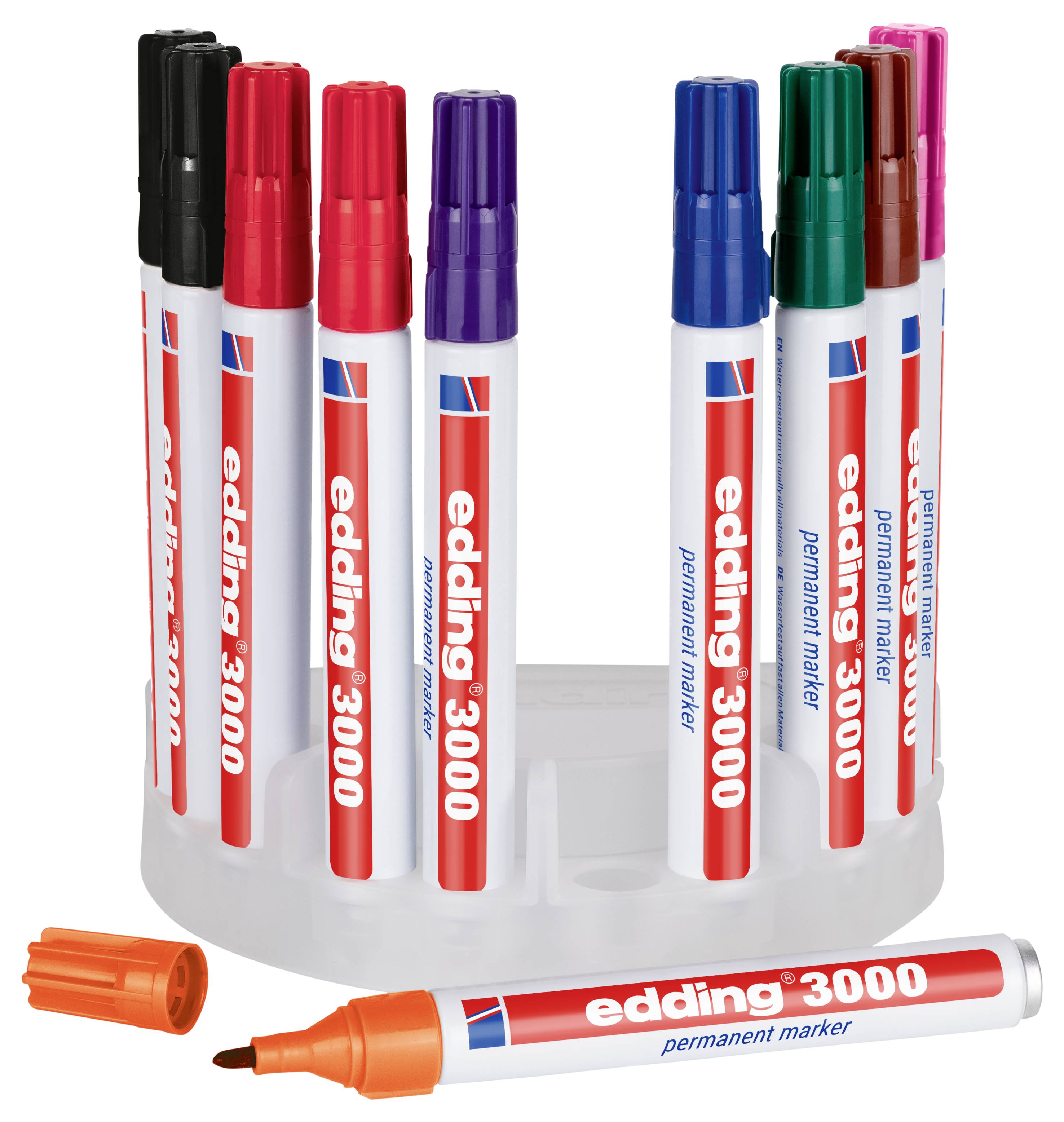 Assortiment de marqueurs permanents Edding 3000 dans un support en plastique blanc, avec un marqueur orange et son capuchon posés devant.