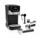 Une machine à espresso noire avec buse à vapeur, réservoir d'eau amovible et porte-filtre. Les accessoires sont disposés à côté.