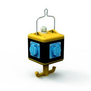 Un multiprise cubique jaune avec des prises bleues et un crochet en haut, conçu pour être monté au plafond.