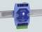 Convertisseur isolé bleu monté sur rail métallique, avec connexions USB et RS-485/422/232/TTL, adapté aux applications industrielles.