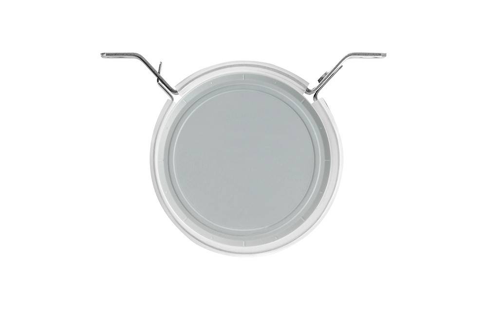 Un objet rond blanc avec un mécanisme de fermeture à clip, probablement un couvercle pour un bocal ou un récipient.