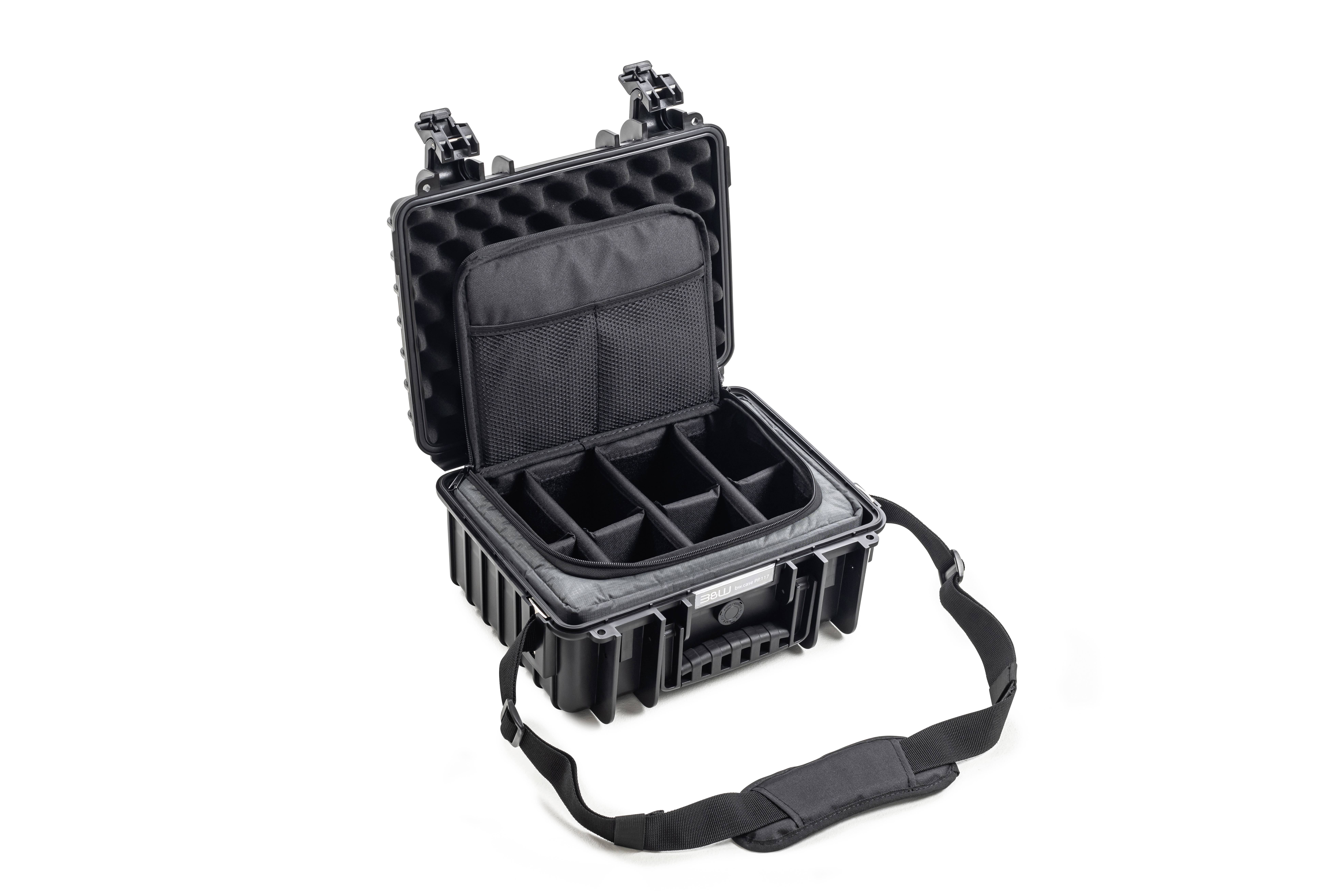 Une valise noire ouverte avec des cloisons de séparation et une pochette dans le couvercle. Idéale pour le transport sécurisé d'équipements sensibles.