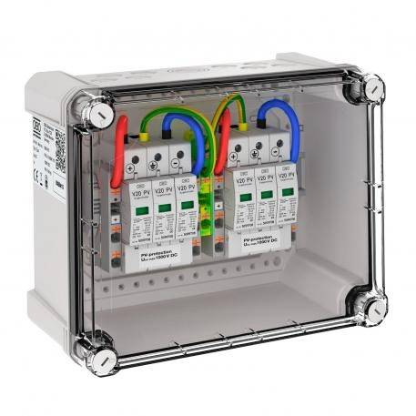 Boîtier en plastique avec façade transparente montrant un boîtier de connexion électrique avec des câbles et des interrupteurs pour des applications photovoltaïques.