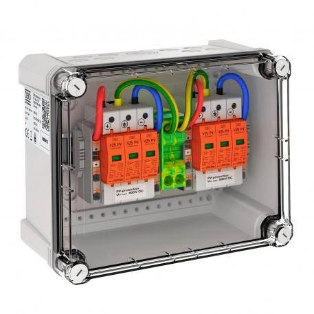 Boîte de distribution électrique avec couvercle transparent. Contient un câblage multicolore et des fusibles orange marqués 'PV1-S 600'.
