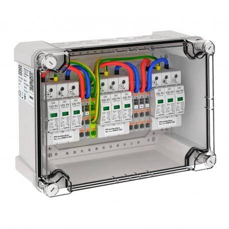 Boîte de distribution électrique avec plusieurs interrupteurs et câbles colorés, illustrant comment l'électricité est acheminée vers différents composants.