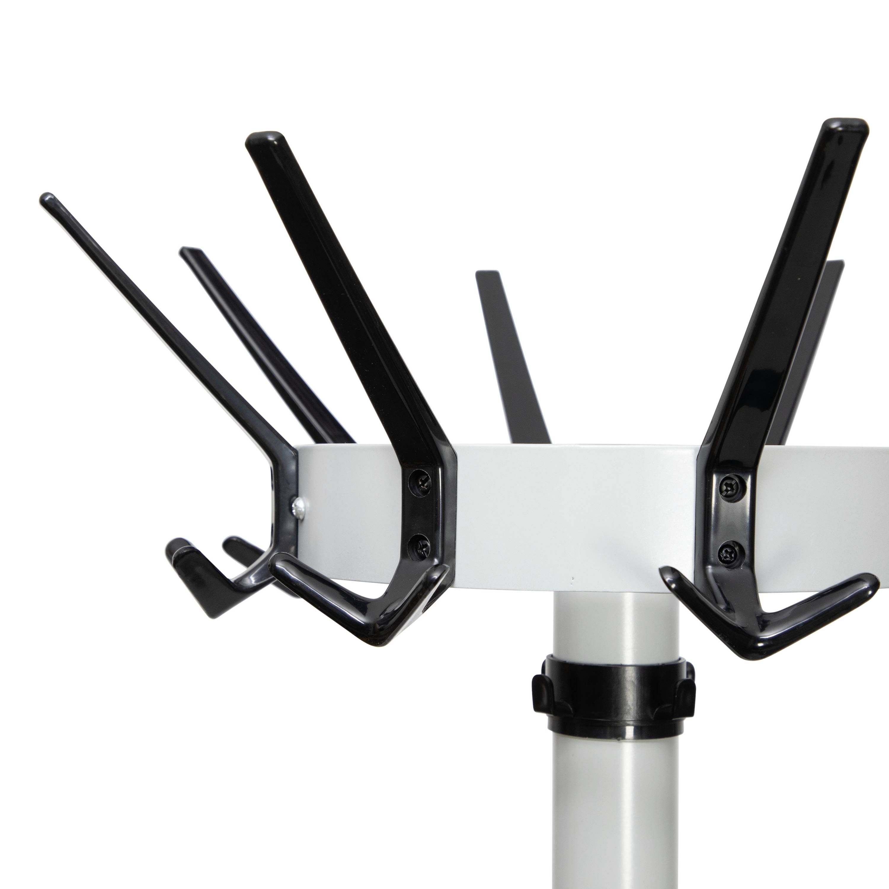 Un porte-manteau moderne, autoportant, en métal, avec plusieurs bras pour suspendre des vêtements ou des accessoires.