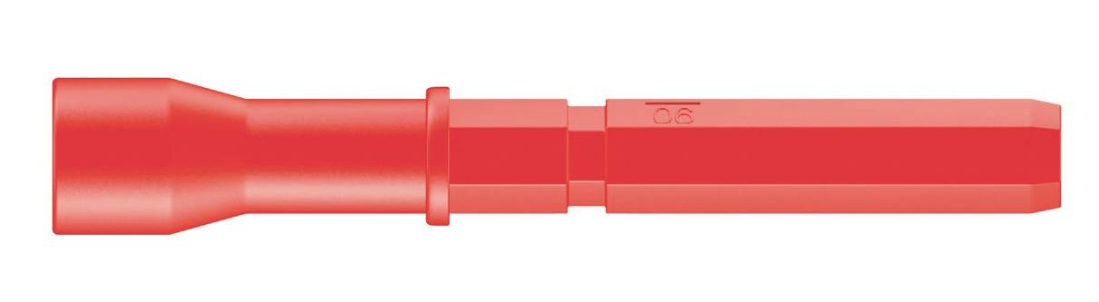 Buse en plastique rouge, potentiellement destinée à des applications industrielles, aux lignes droites et à la surface lisse.