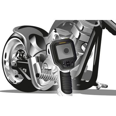 Moto avec un dispositif de mesure de température infrarouge au premier plan, pointé vers la zone du moteur.