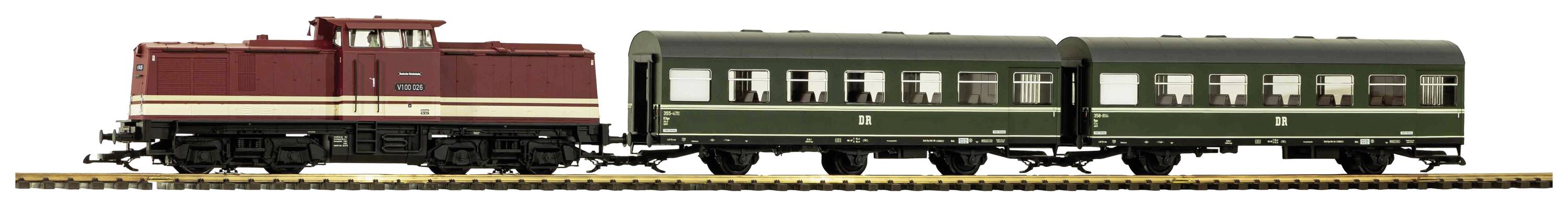 Modèle d'une locomotive rouge avec deux wagons de passagers verts sur une voie ferrée.