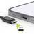 Un smartphone avec un port USB-C est partiellement visible. À côté se trouve un câble USB-C avec un plan détaillé du type de connecteur.