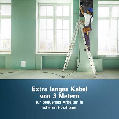 Travailleur sur une échelle installant un câble au-dessus d'une fenêtre. Texte : 'Câble extra-long de 3 mètres pour travailler confortablement en hauteur.'