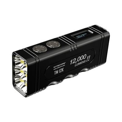Lampe de poche noire de la marque Nitecore, modèle TM12K, avec affichage LCD et indication d'une puissance de 12 000 lumens.