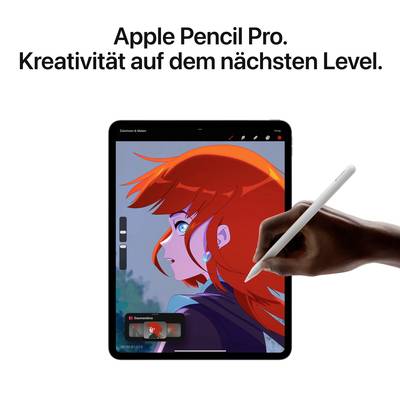 Une main tient un Apple Pencil Pro devant un iPad affichant un dessin coloré d'une personne aux cheveux rouges.