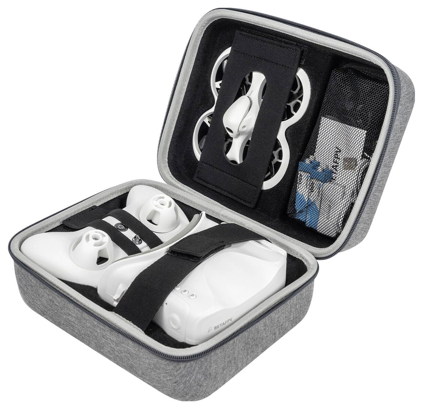 Un sac de transport pour drone avec un contrôleur blanc et un drone, un compartiment rembourré assurant un transport et un rangement en toute sécurité.