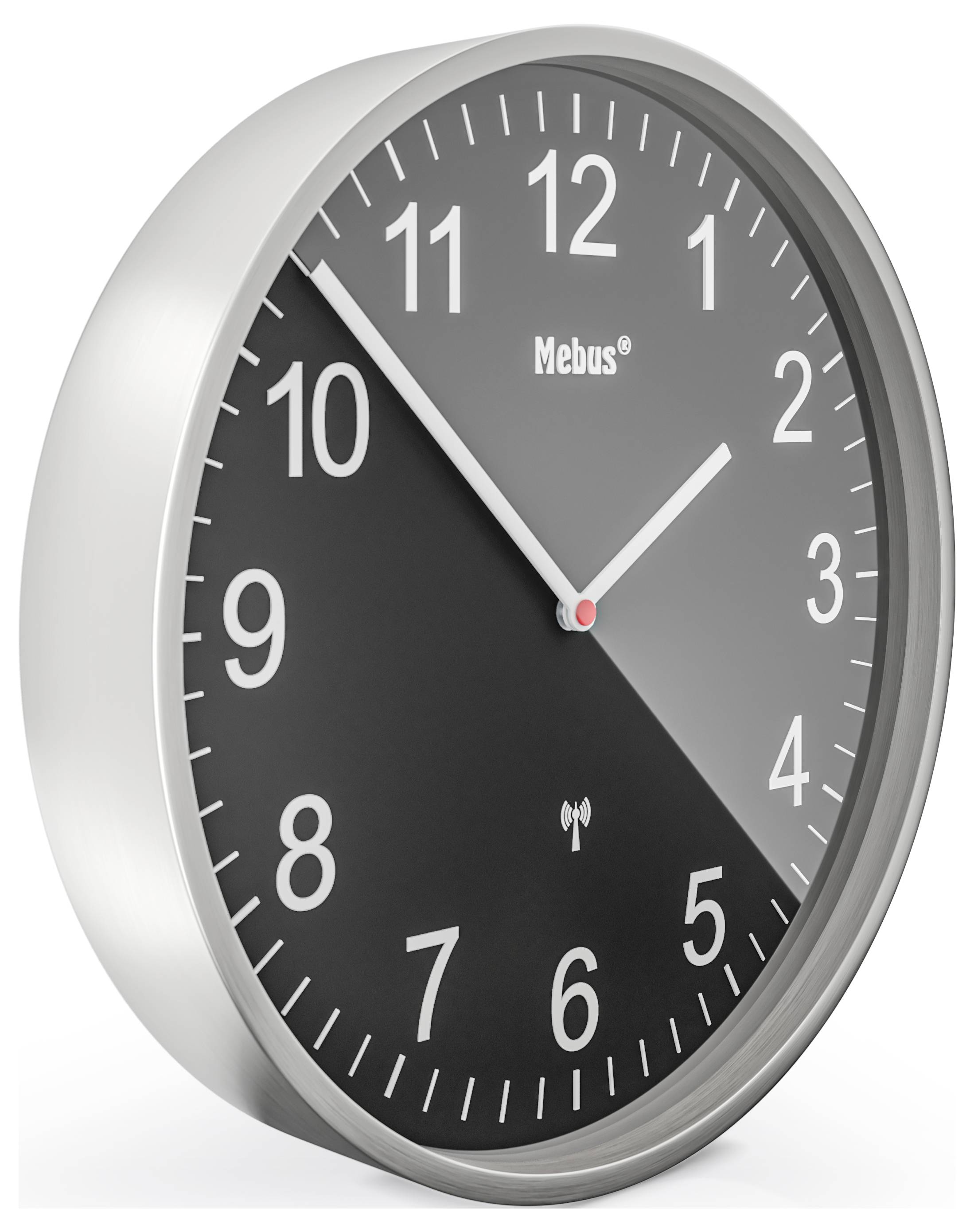 Une horloge murale à cadre argenté affichant 10h10 avec un cadran noir et des chiffres et des aiguilles blancs. La marque « Mebus » est au centre.