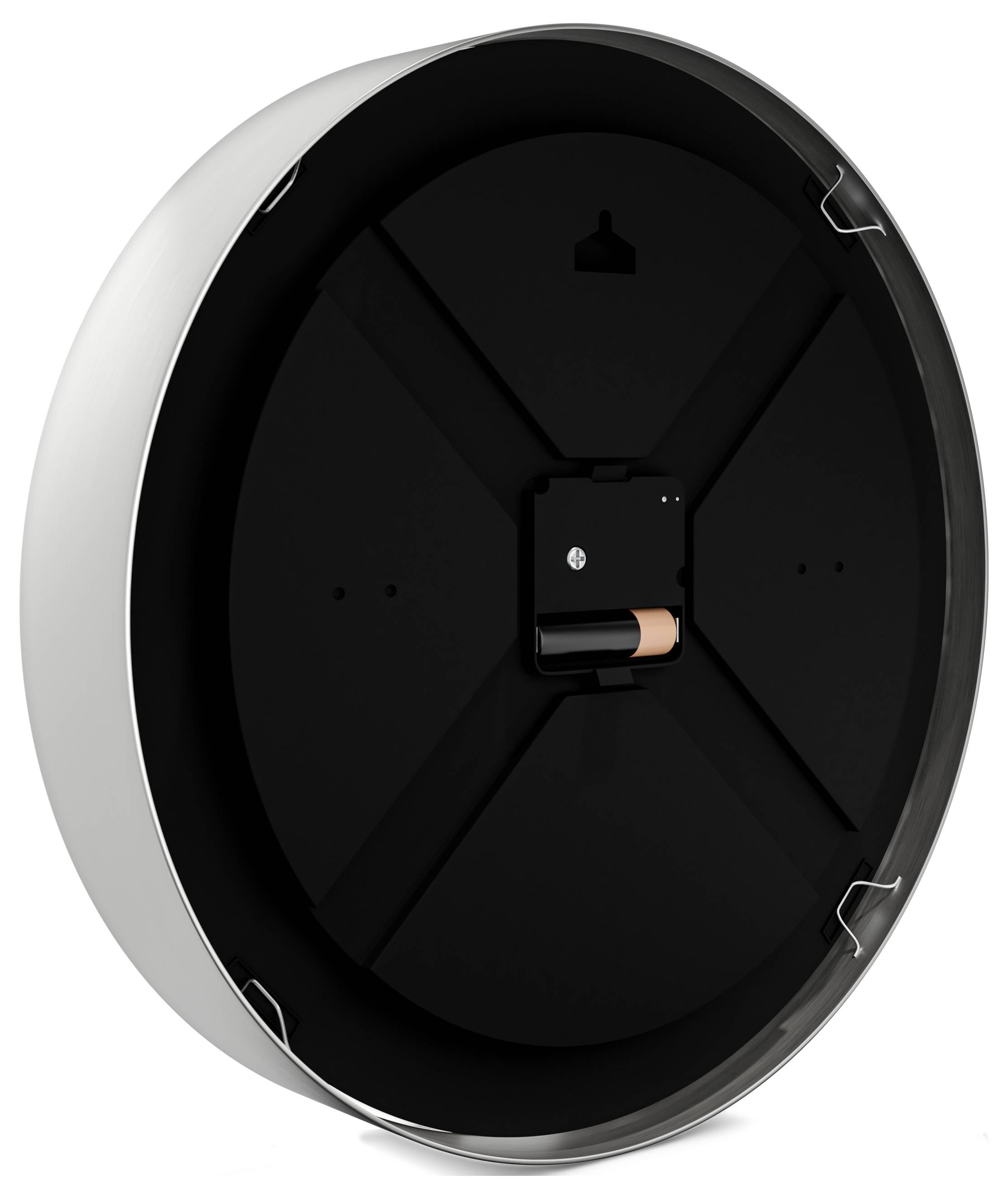 L'image montre la vue arrière d'une horloge murale ronde, mettant en évidence le compartiment de batterie noir avec une batterie AA insérée à l'intérieur.