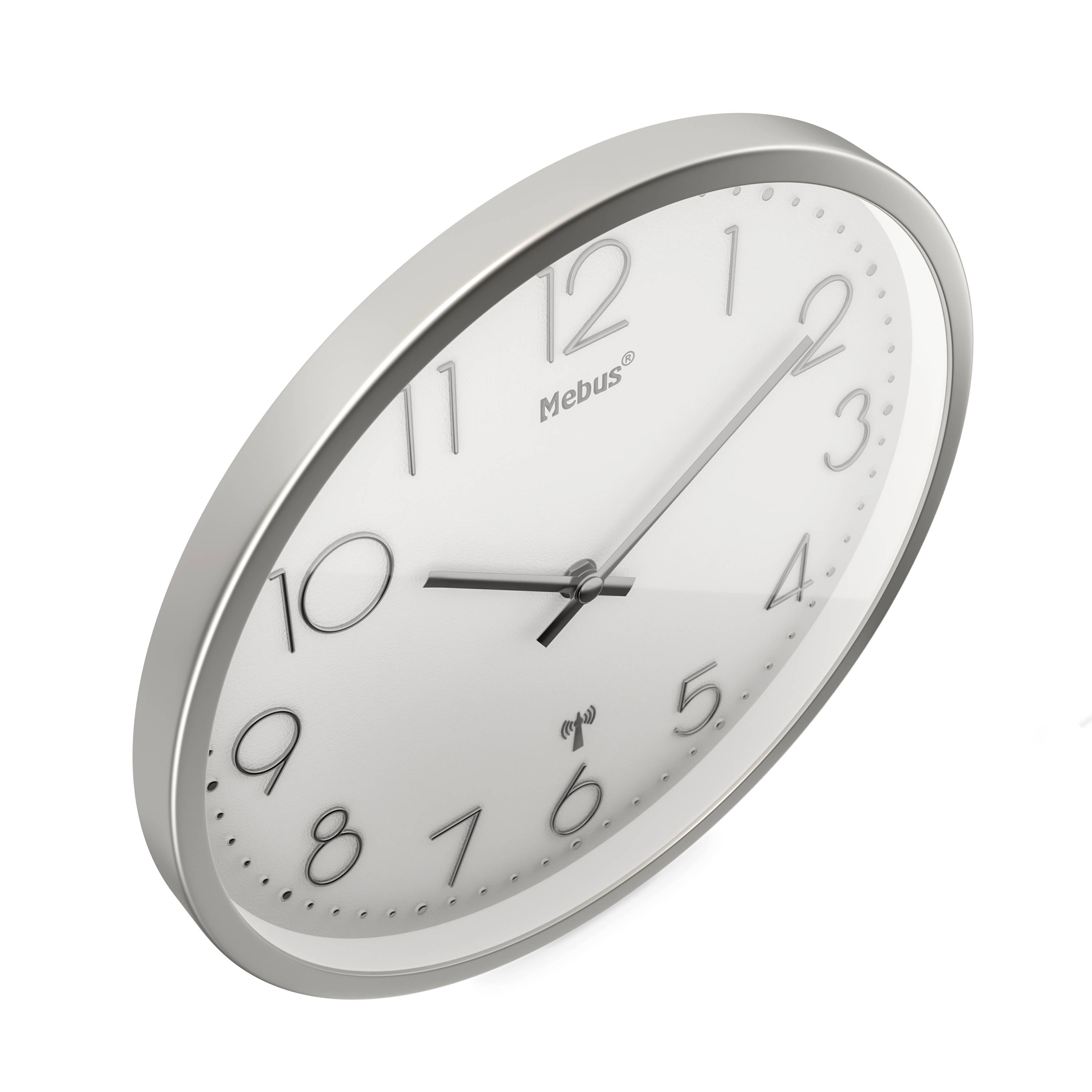 Une horloge murale ronde, à cadran analogique et encadrement argenté, indique dix minutes après dix heures.