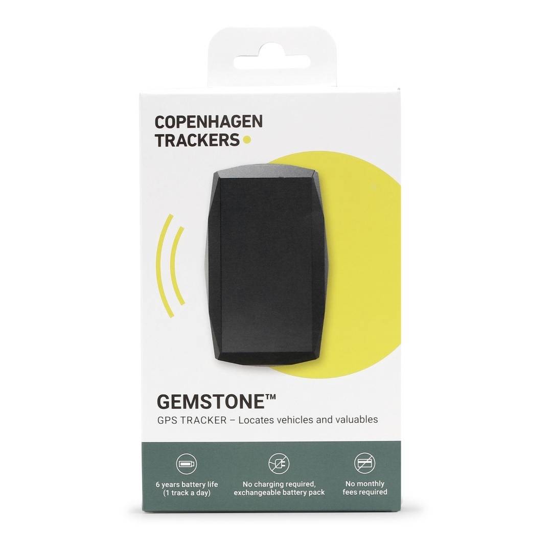 Un emballage de 'Copenhagen Trackers Gemstone GPS Tracker' avec les spécifications : durée de vie de la batterie de 6 ans, aucun frais mensuel.