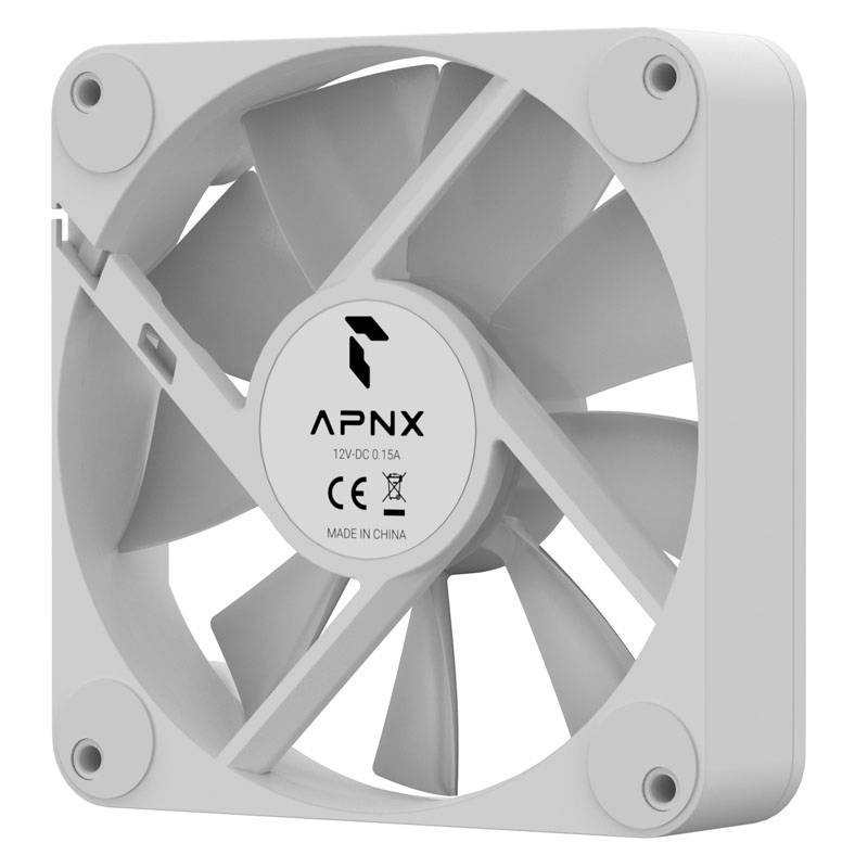 Un ventilateur d'ordinateur blanc carré avec sept pales et le logo 'APNX' au centre ; adapté aux systèmes de refroidissement.